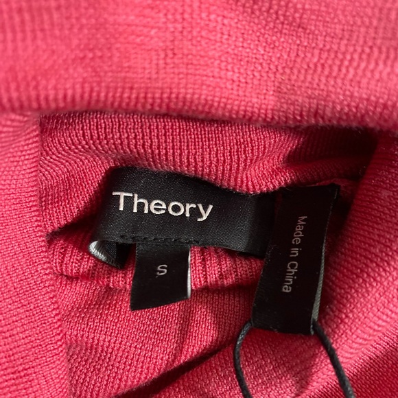 NEW | THEORY Leenda Short-Sleeve Turtleneck in Regal Wool - Picture 5 of 7